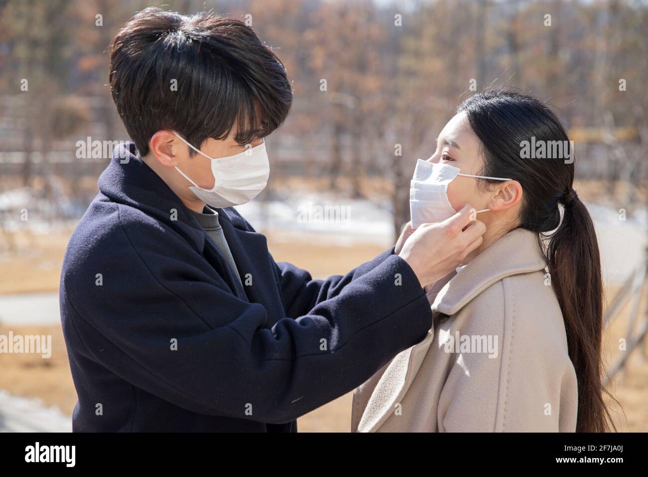 Wearing face mask masks man woman couple asian hi-res stock photography ...