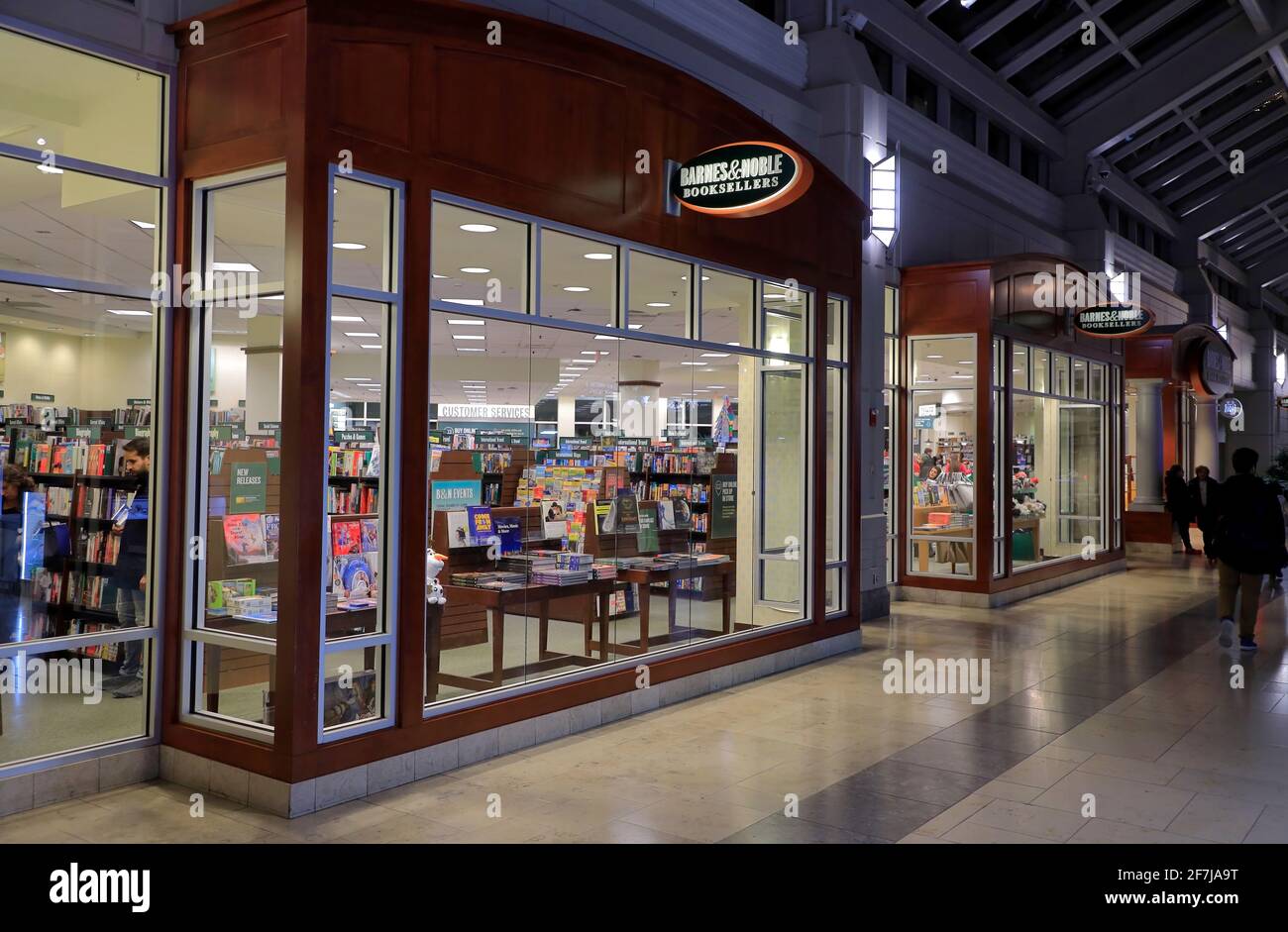 Barnes Noble Booksellers Inside Of Prudential Center Shopping Mallbostonmassachusettsusa Stock Photo Alamy