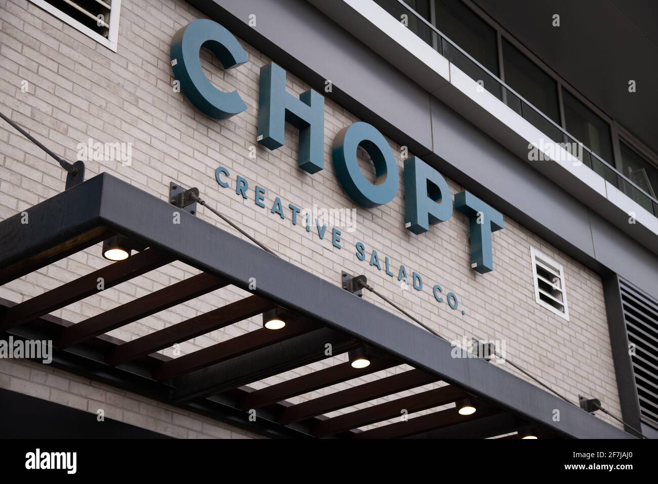 Washington, USA. 07th Apr, 2021. A general view of a Chopt location in Washington, DC, on Wednesday, April 7, 2021, amid the coronavirus pandemic. Confirmed COVID-19 deaths in America hit 560 thousand this week, and even though vaccination rates are climbing, public health experts are also warning of the risk of rising case numbers in many areas of the country. (Graeme Sloan/Sipa USA) Credit: Sipa USA/Alamy Live News Stock Photo