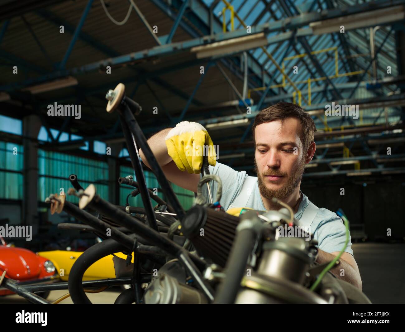Classic car mechanic service worker defective engine Stock Photo Alamy