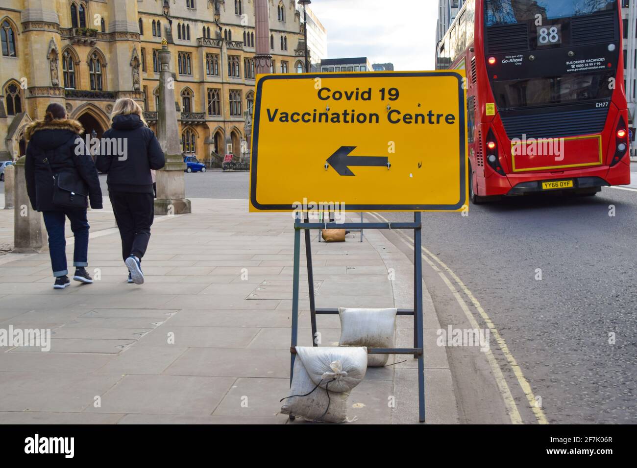 A Covid-19 vaccination centre sign outside Westminster Abbey Stock