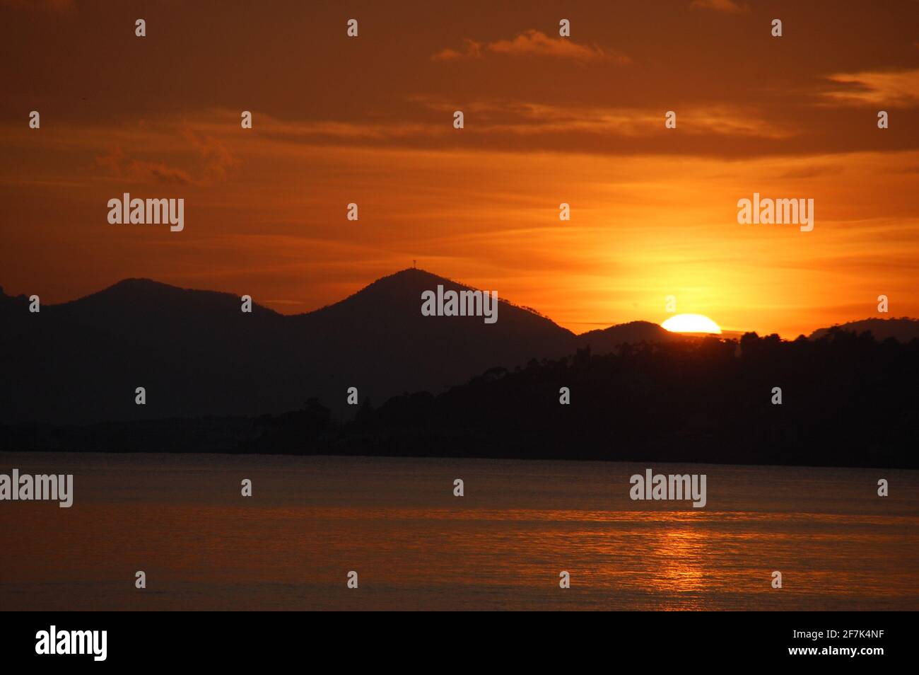 France, french riviera, sunset on Esterel massive seen from Juan les Pins beach with its mamgnificent colors and reflections on the mediterranean sea. Stock Photo