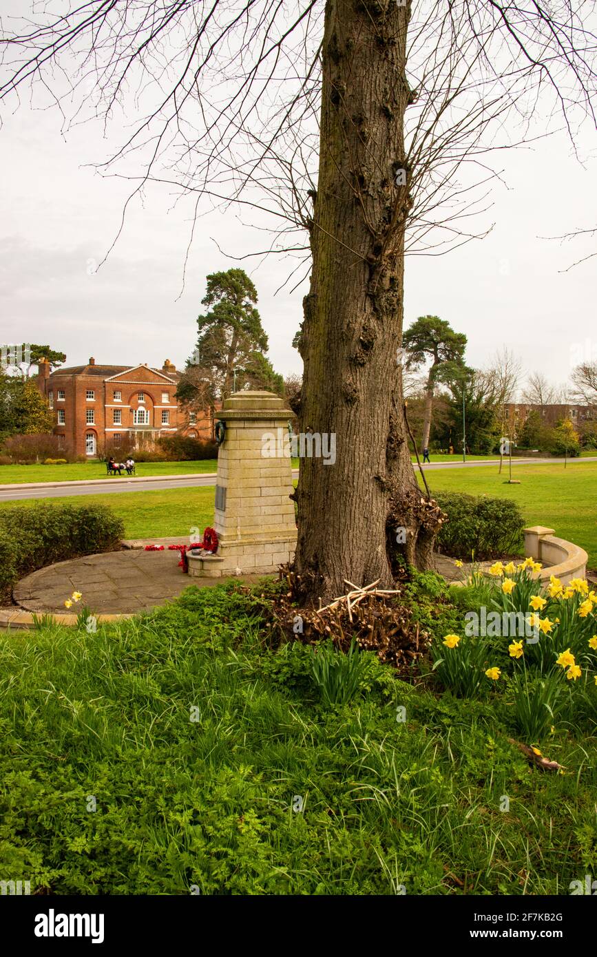 Sidcup Manor House & War memorial Stock Photo Alamy