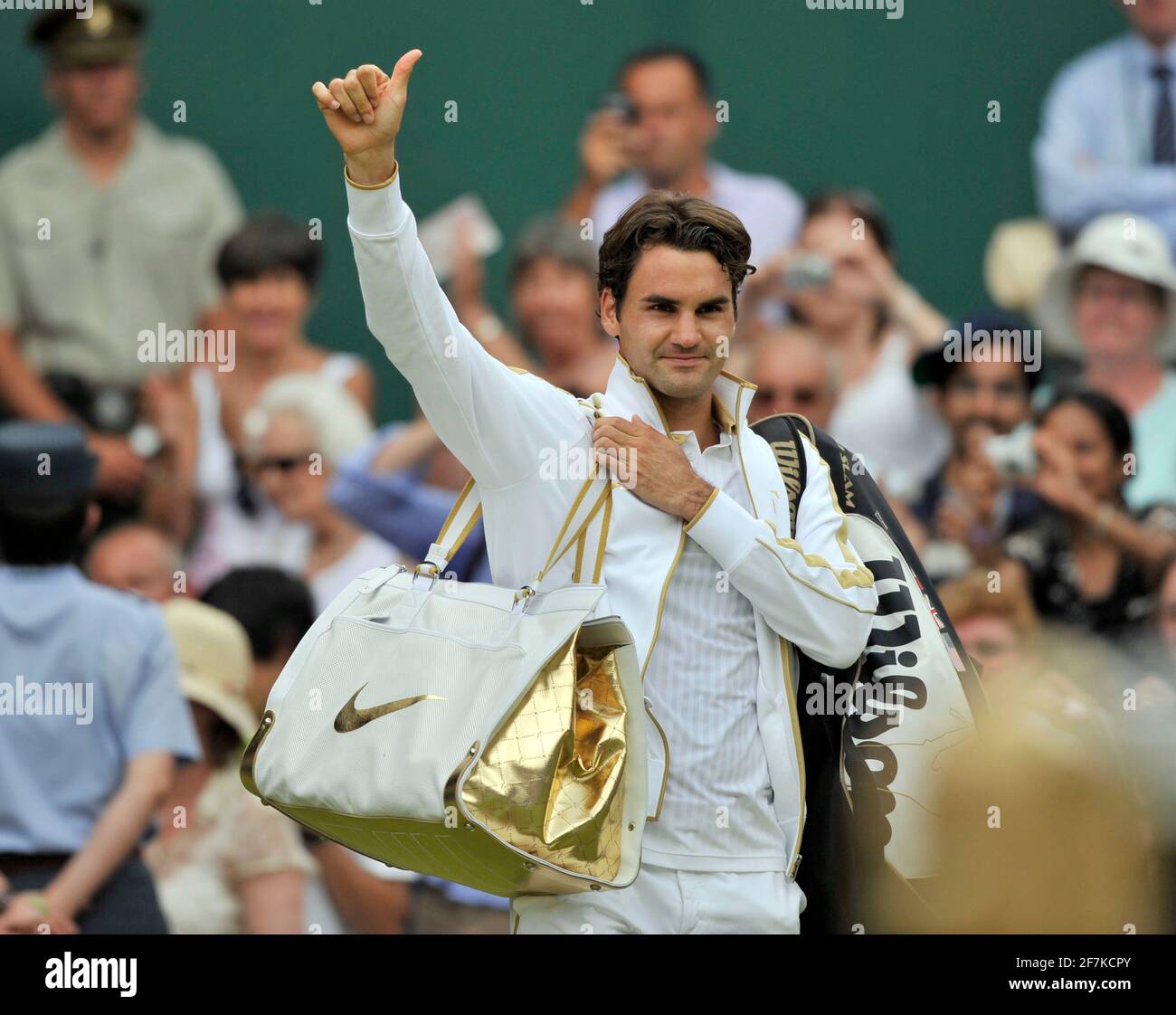 WIMBLEDON 2009 7th DAY.  29/6/09.  RODGER FEDERER  AFTER BEATING  ROBIN SODERLING.   PICTURE DAVID ASHDOWN Stock Photo