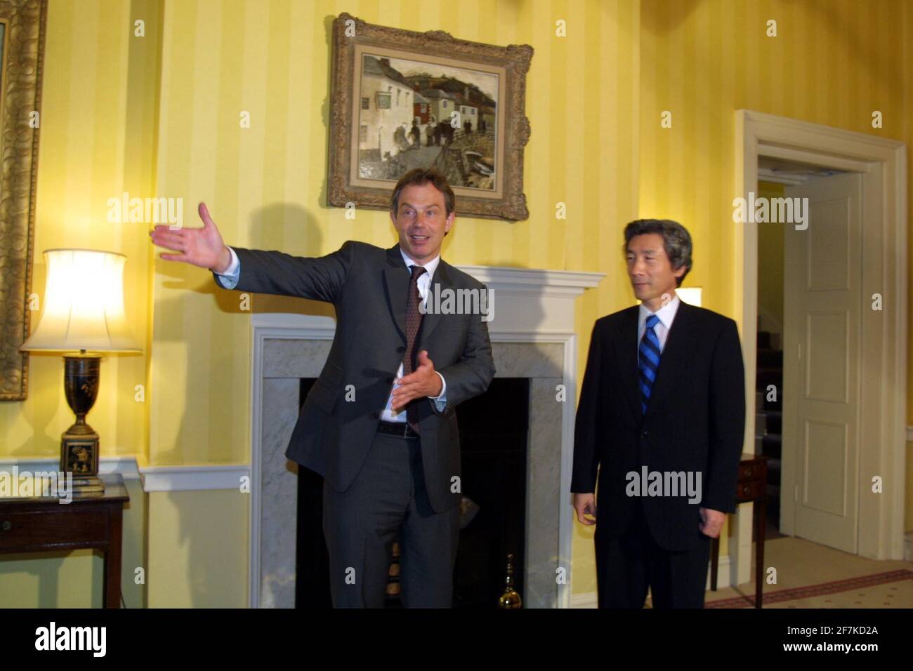 Britain's Prime Minister Tony Blair (L) greets Japanese Prime Minister Junichiro Koizumi (R) inside No. 10 Downing Street in London 02 July 2001. Prime Ministers Blair and Koizumi, meeting for the first time, are discussing economic matters including The Kyoto Agreement. PHOTO: David SANDISON / NPA POOL Stock Photo