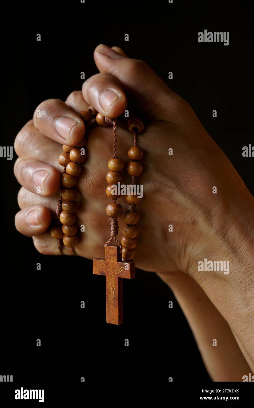 Woman hands praying rosary beads hi-res stock photography and images ...