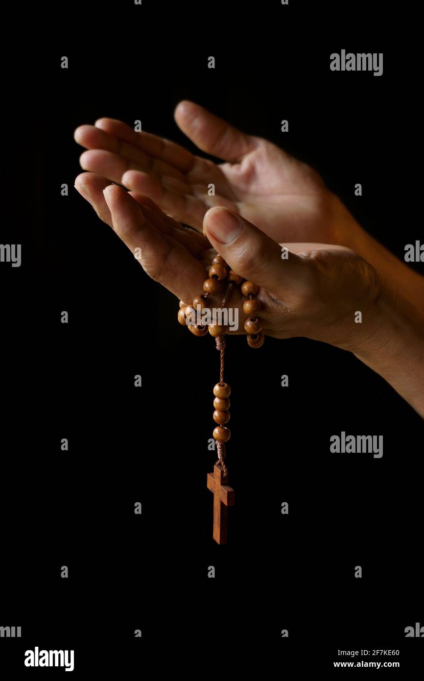 Woman hands praying rosary beads hi-res stock photography and images ...