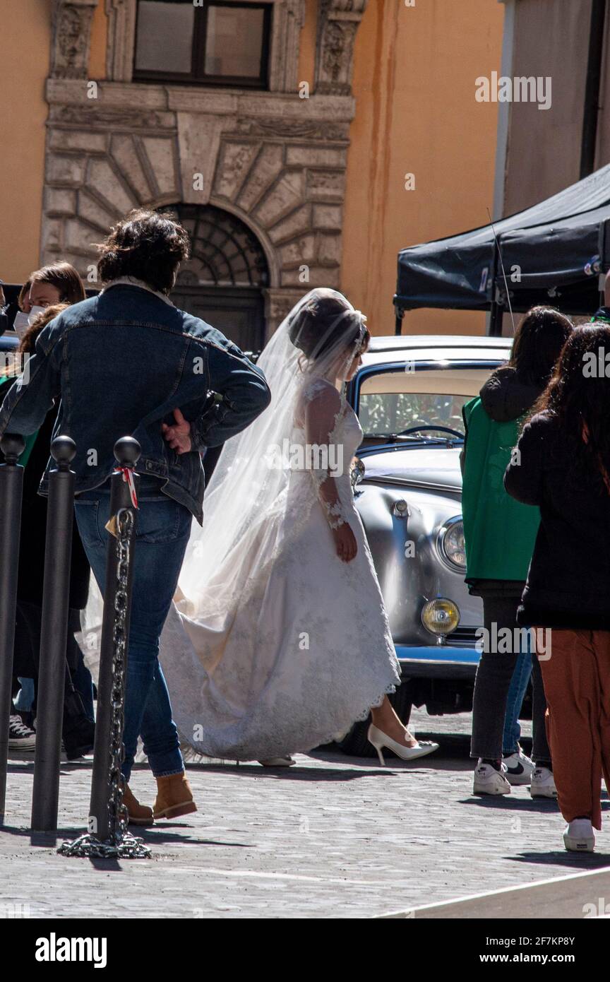 See Lady Gaga in full bridal attire on set of 'House of Gucci