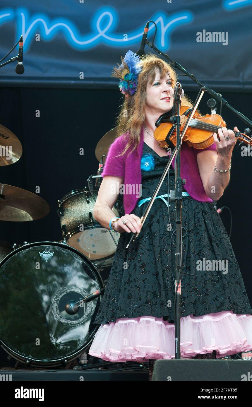 Sue Clare of Americana skiffle band, The Buffalo Gals performing at the Larmer Tree festival, UK, July 16, 2011. Stock Photo