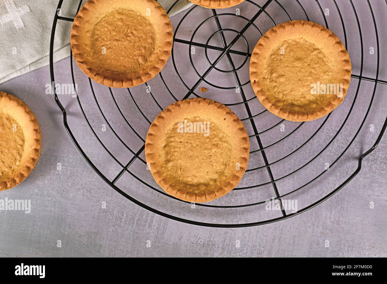 Crust filling hi-res stock photography and images - Alamy
