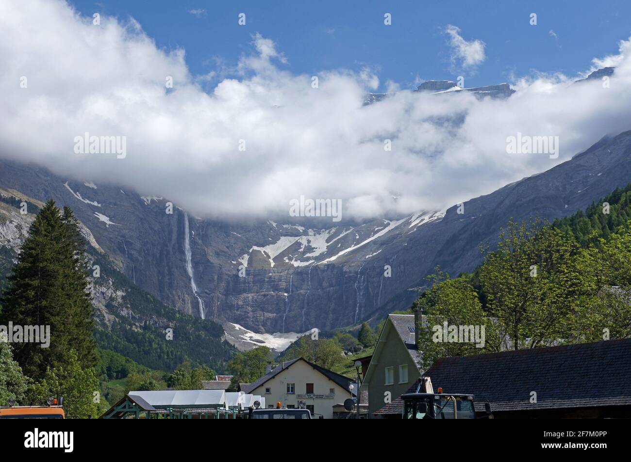 The Cirque de Gavarnie in the French Pyrenees Stock Photo - Alamy