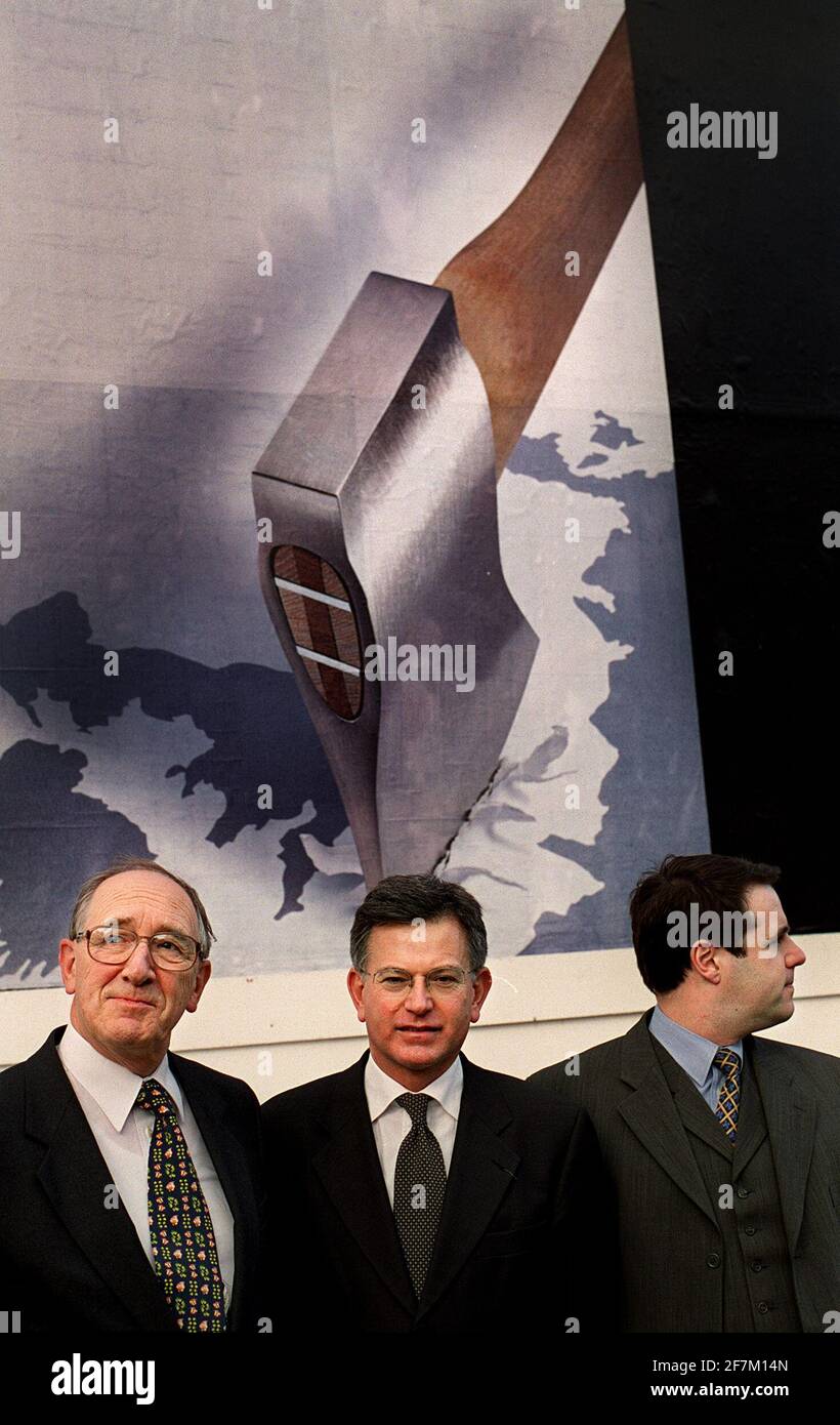 Stephen Byers flanked by Sir Brian Nicholson February 2000 of the Cookson Group and Matthew Taylor MP at a photocall promoting the  Britian in Europe campaign with a poster saying Cut Off From Europe, 3 Million Jobs Face The Axe Stock Photo