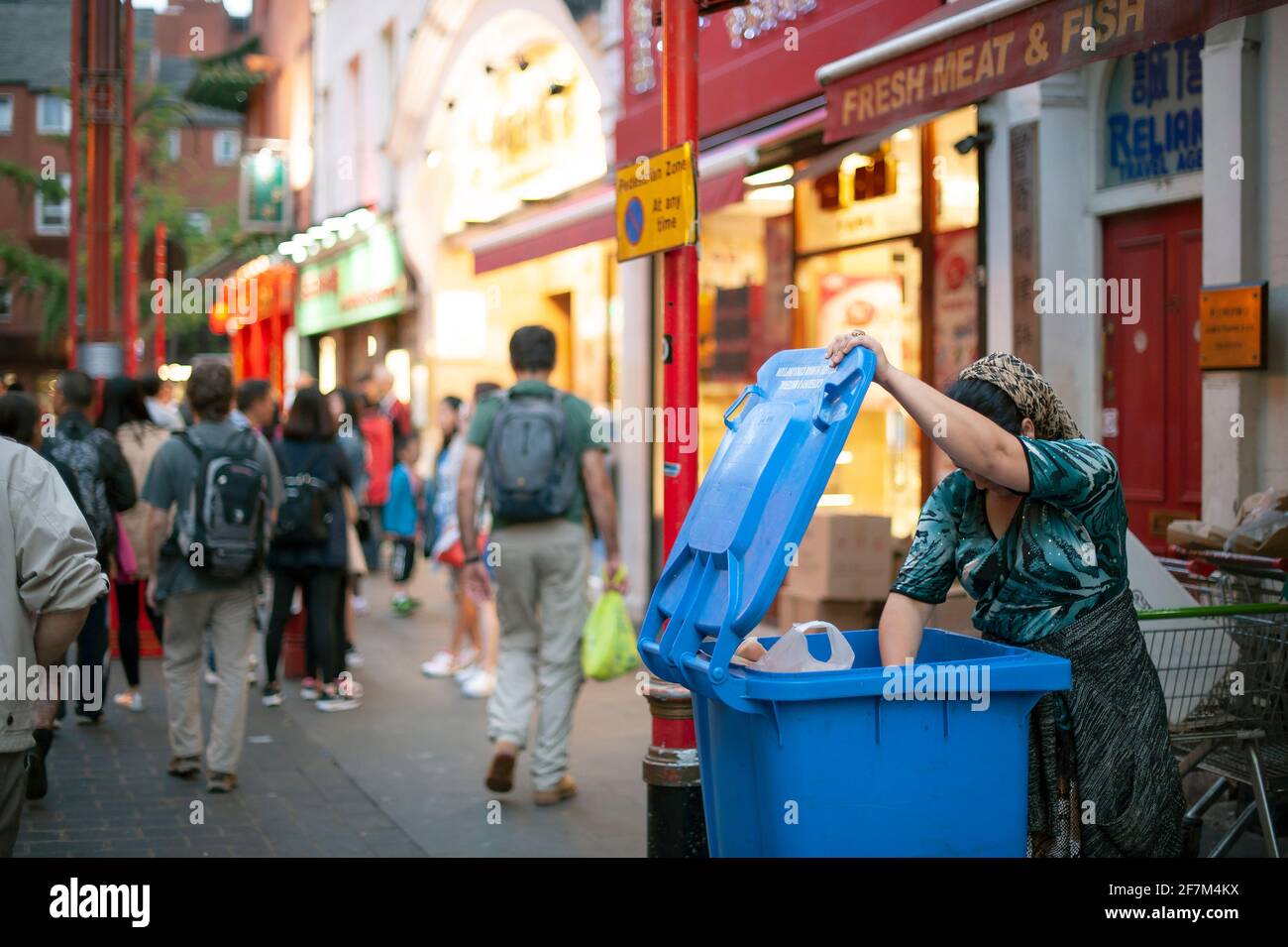 London england uk litter bin hi-res stock photography and images - Alamy