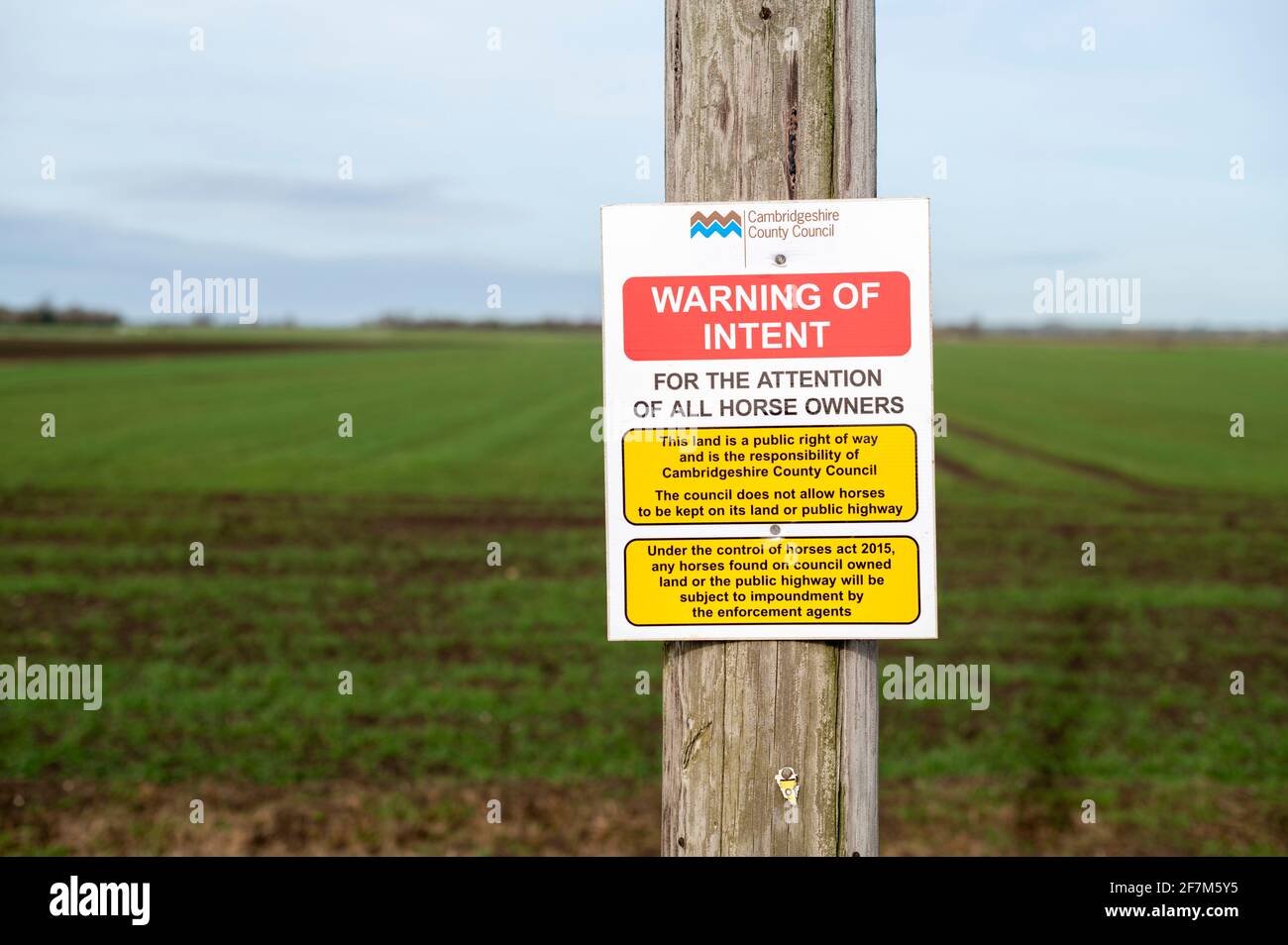 A sign in the Cambridgeshire Fens warning of intent to remove any illegally fly grazing horses Stock Photo