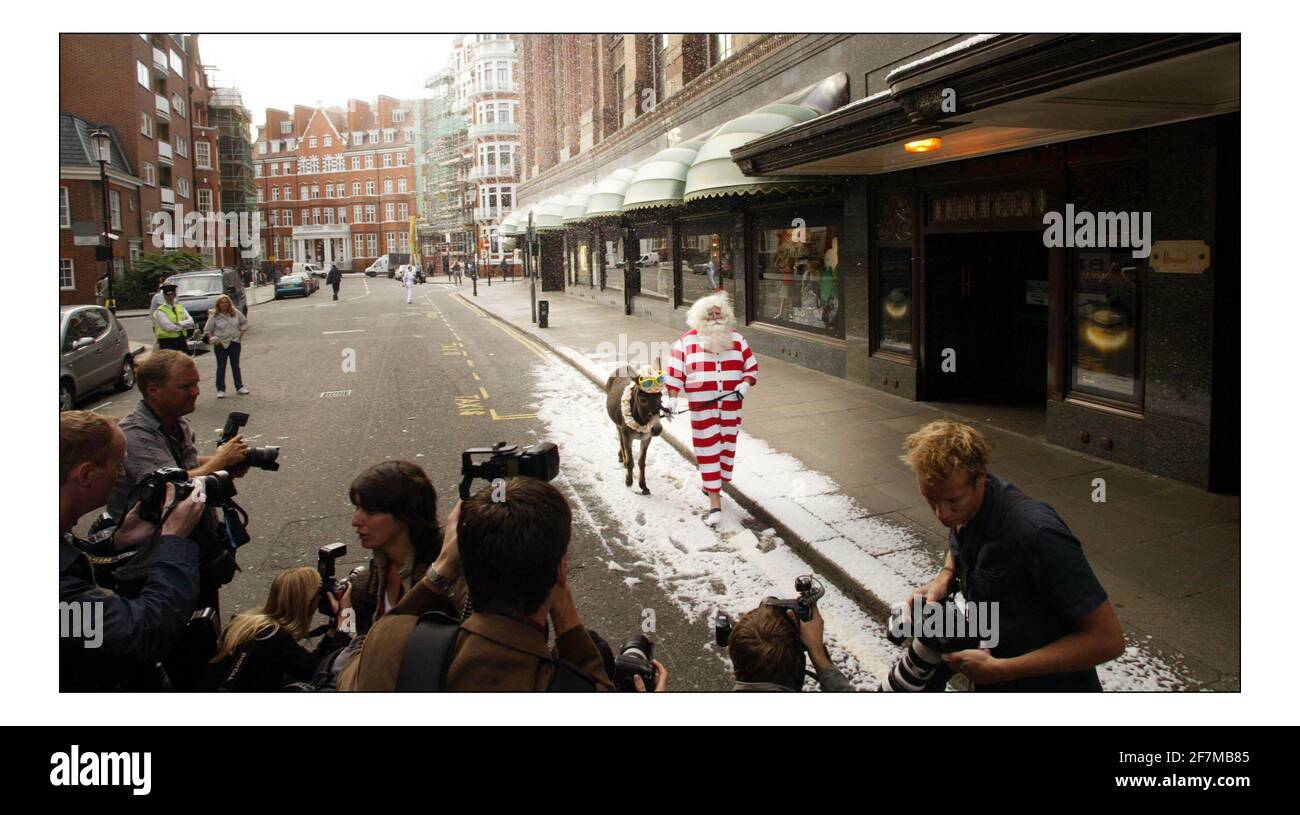Harrods christmas world launch london Cut Out Stock Images & Pictures Alamy
