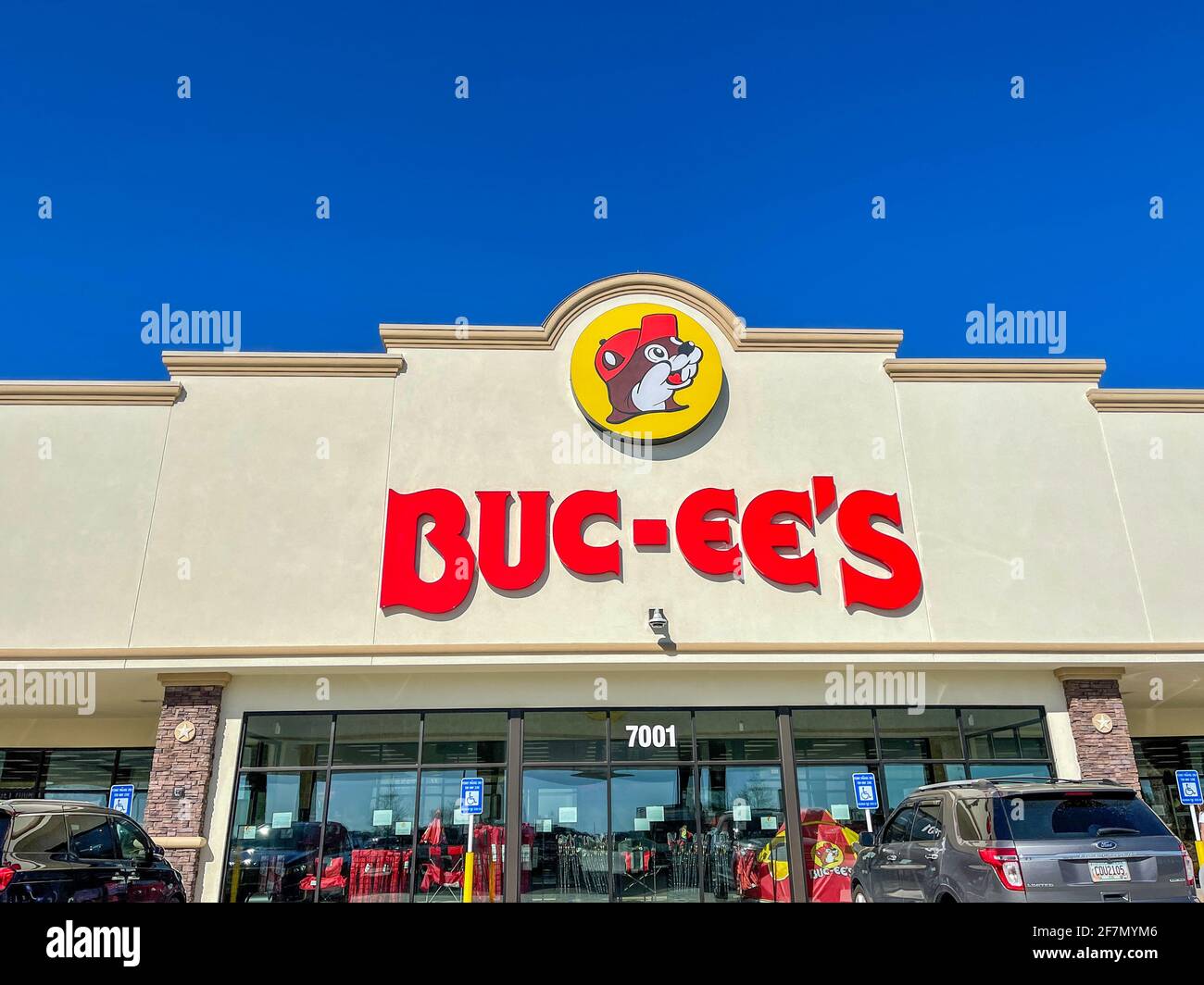 Fort Valley, GA USAMarch 29, 2021 The exterior of a Buc ees gas