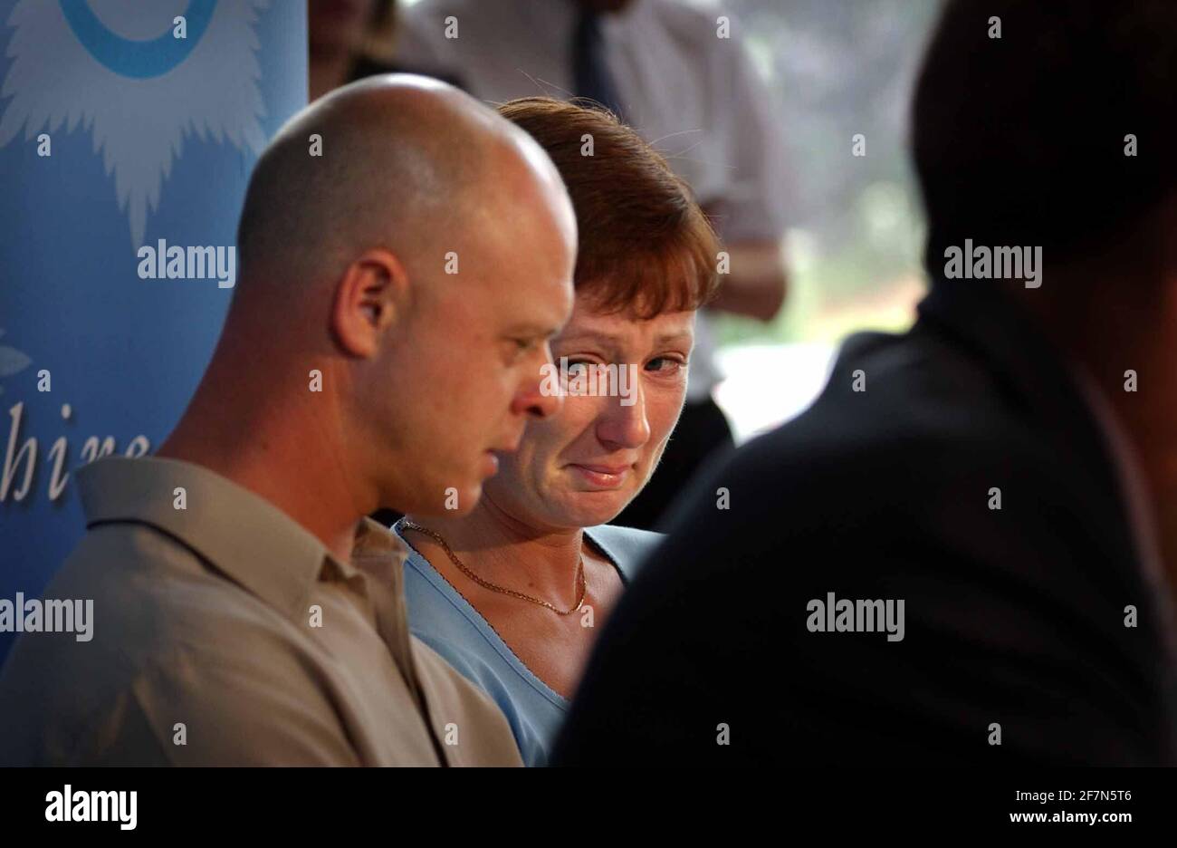THE PARENTS OF HOLLY WELLS,KEVIN AND NICOLA AT A PRESS CONFERENCE IN SOHAM ON THE DISSAPEARANCE OF THEIR DAUGHTER AND A FRIEND. 6/8/02 PILSTON Stock Photo