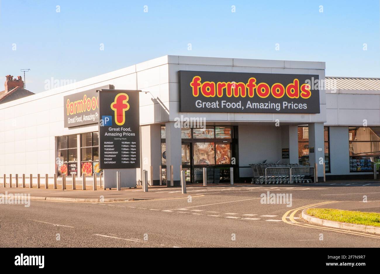 Farmfoods store hires stock photography and images Alamy