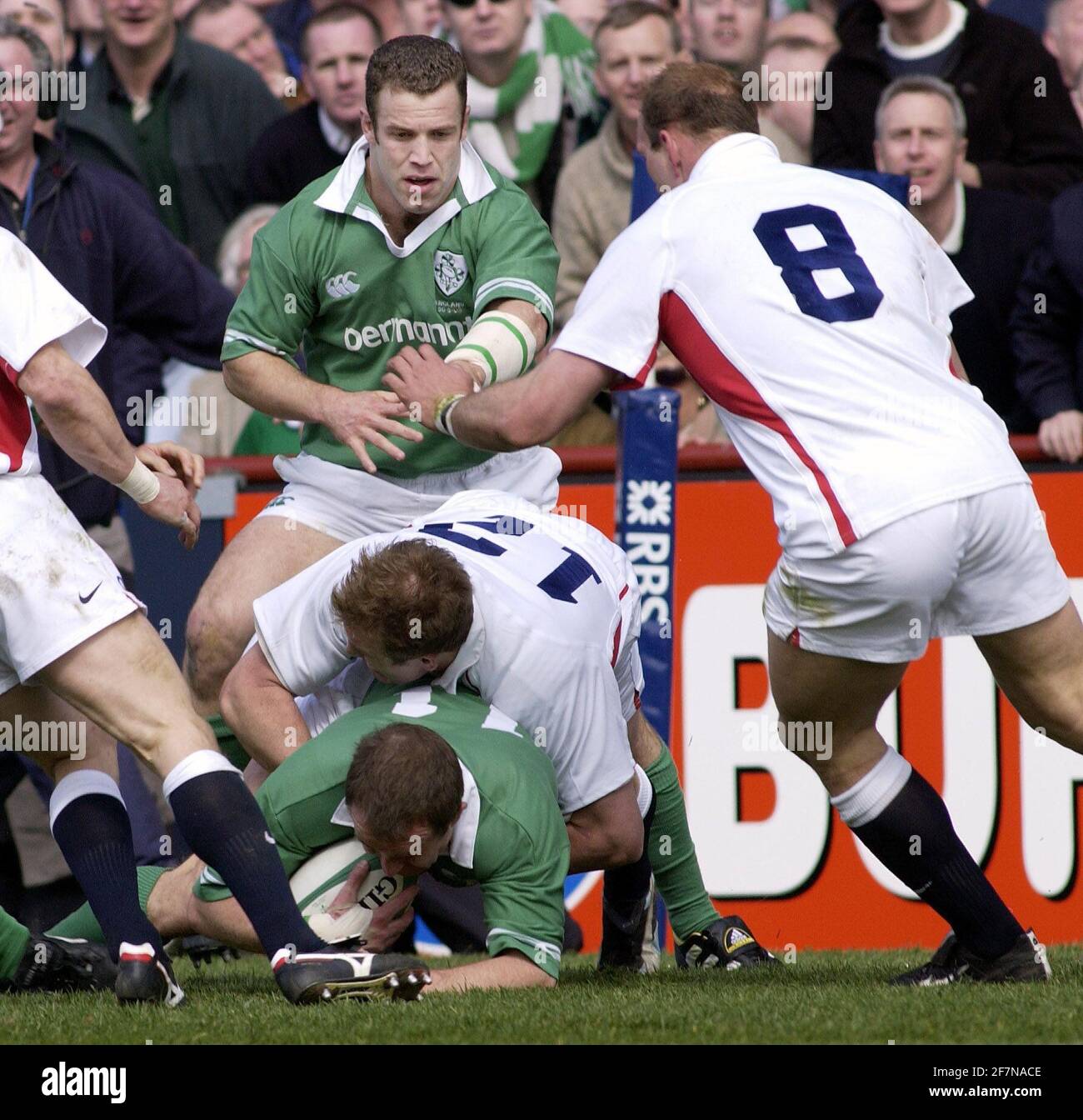 RUGBY SIX NATIONA IRLAND V ENGLAND 30/3/2003 KEVIN MAGGS PICTURE DAVID ASHDOWNRUGBY Stock Photo
