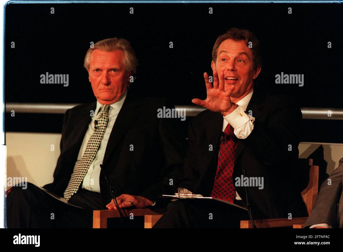 MICHAEL HESELTINE, PRIME MINISTER TONY BLAIR ON THE SAME PLATFORM TALKING  ABOUT BRITAINS ROLE IN EUROPE Stock Photo - Alamy