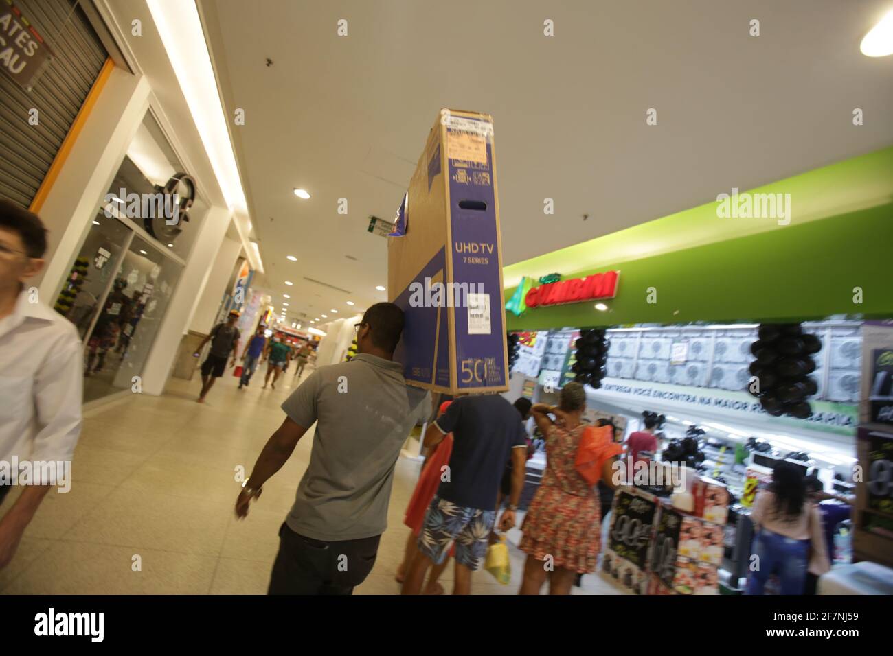 salvador, bahia / brazil - november 23, 2018: Movement of customers in the  department store at Shopping da Bahia during Black Friday in the city of Sa  Stock Photo - Alamy