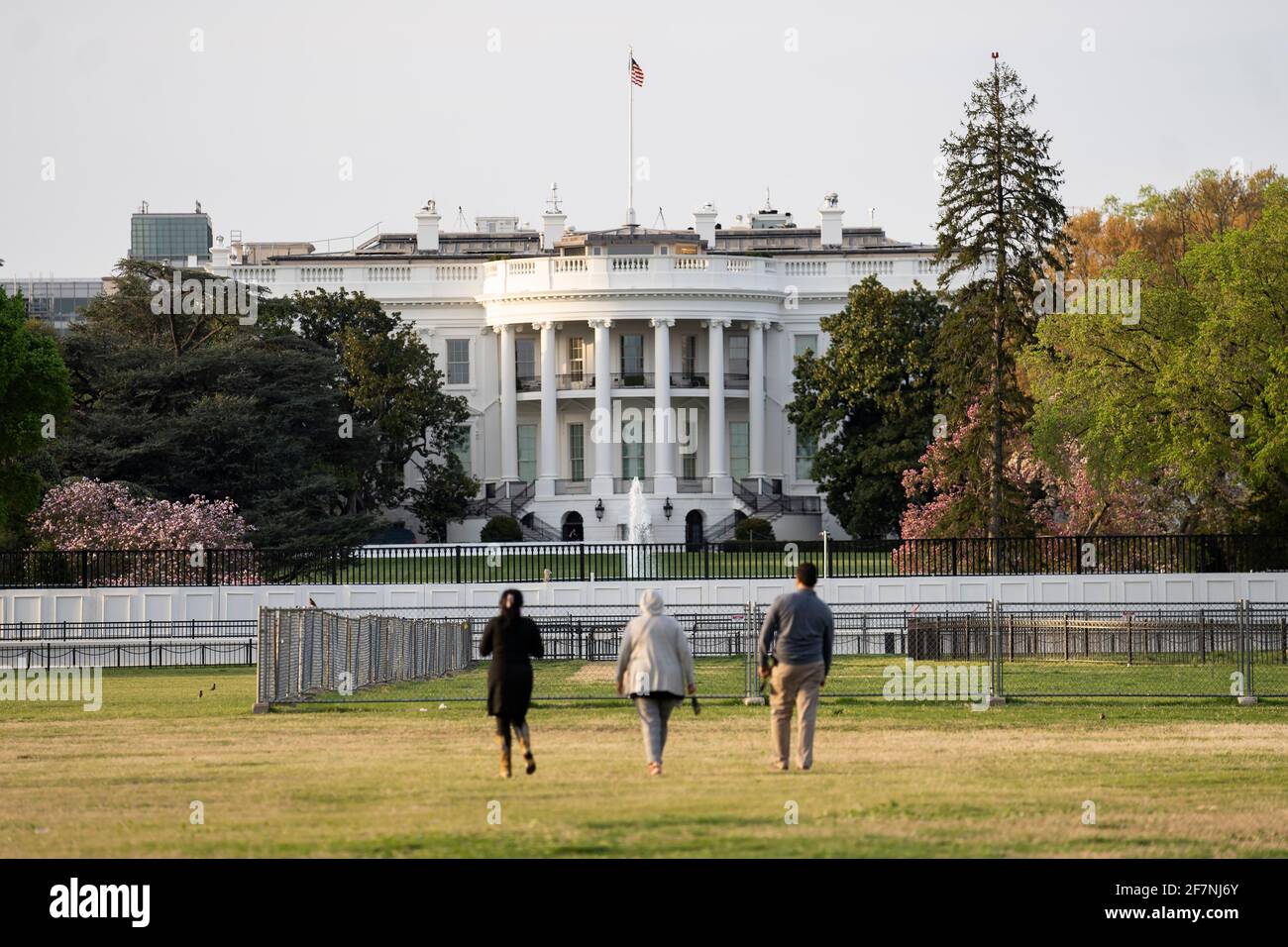 (210409) -- WASHINGTON, D.C., April 9, 2021 (Xinhua) -- Photo taken on April 8, 2021 shows the White House in Washington, DC, the United States. U.S. President Joe Biden on Thursday called gun violence an 'epidemic' and an 'international embarrassment,' as he delivered a speech from the White House introducing new executive actions aimed at addressing the issue. (Xinhua/Liu Jie) Credit: Liu Jie/Xinhua/Alamy Live News Stock Photo