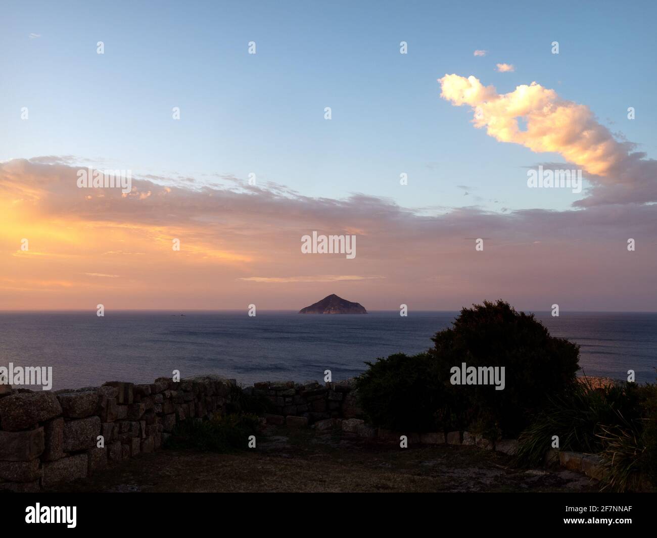 dawn-looking-out-over-rodondo-island-tasmania-viewed-from-wilsons