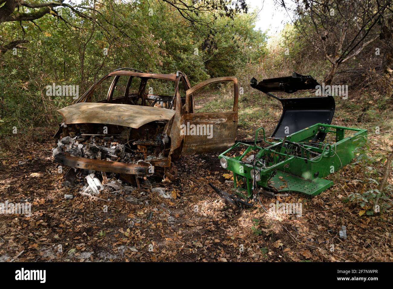 Dumped car hi-res stock photography and images - Alamy