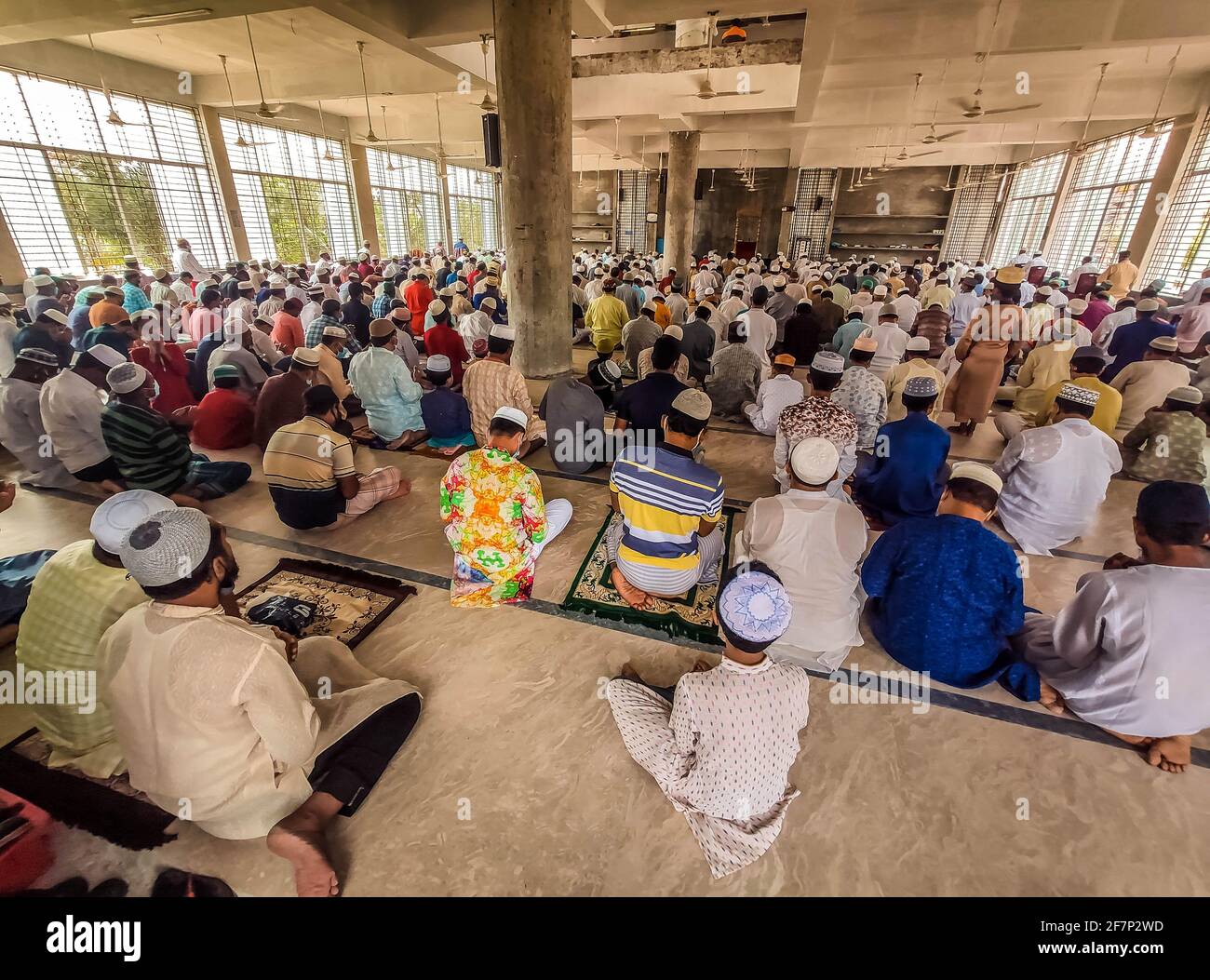 Barishal, Barishal, Bangladesh. 9th Apr, 2021. Despite having lockdown situation in Bangladesh due to increase amount of Covid-19 patients everyday and the deaths increased at the top, still people don't maintain a minimum social distance to pray their Muslim Jummah Prayer in a mosque at Barishal City. Credit: Mustasinur Rahman Alvi/ZUMA Wire/Alamy Live News Stock Photo