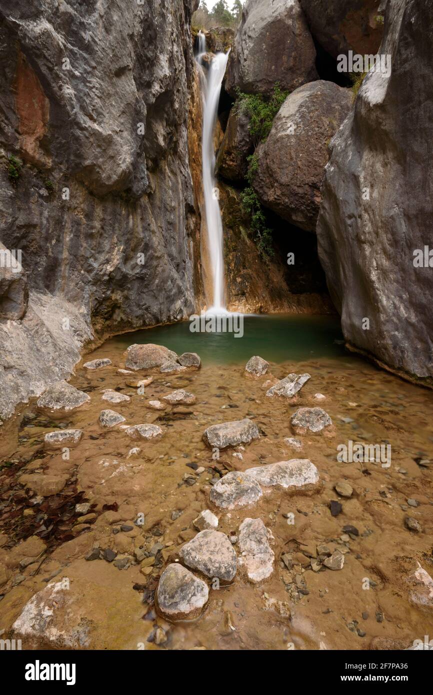 Horsetail waterfall on the Empedrats path (Berguedà, Catalonia, Spain, Pyrenees) ESP: Salto de la cola de caballo en el camino de los Empedrats Stock Photo