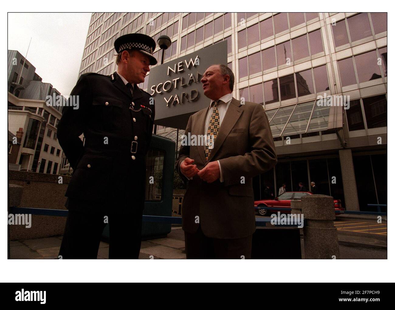 Ken Livingstone MP London Mayor Elections Campaign Apr00Ken Livingstone MP meets Sir John Stephens commisioner of Met Police at Scotland Yard. Stock Photo