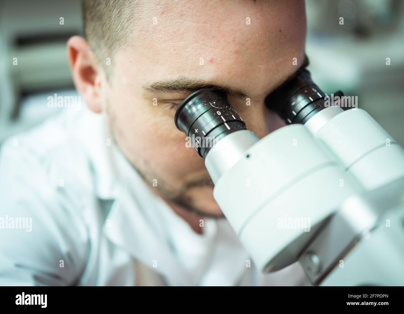 Doctor Using Microscope Imabe Doctor using a microscope hi-res stock photography and images - Alamy