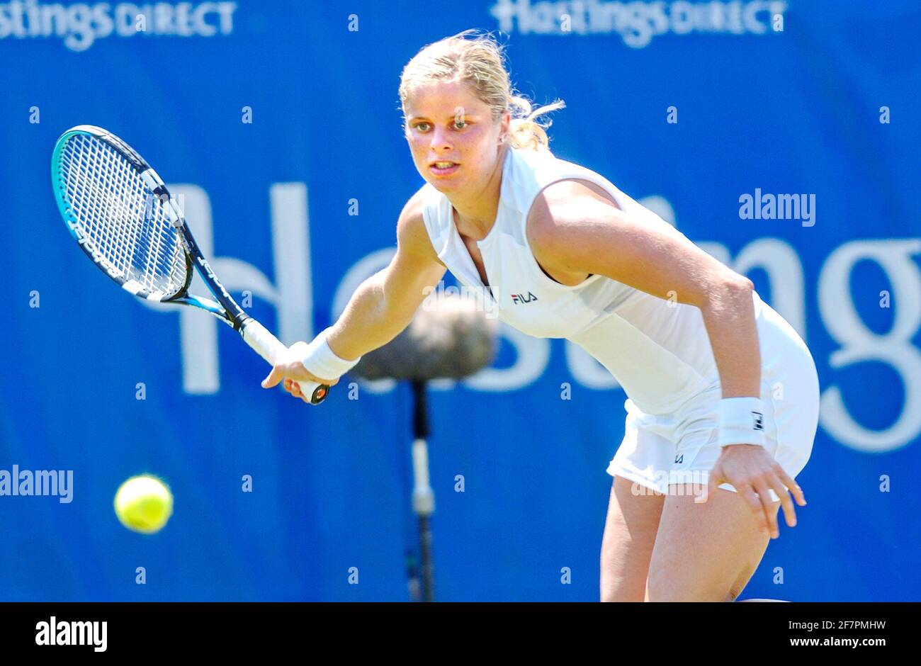 HASTINGS DIRECT TENNIS AT DEVONSHIRE PARK EASTBOURNE KIM CLIJSTERS DURING  THE FINAL WITH VERA DOUCHEVINA DURING HER MATCH WITH 18/6/2005 PICTURE  DAVID ASHDOWNTENNIS Stock Photo - Alamy