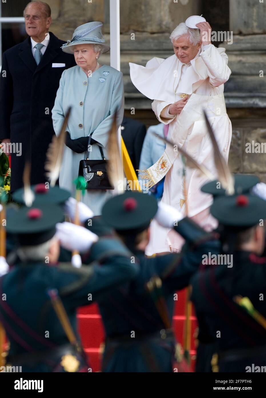 Scotland, Ireland. 16th Sep, 2010. September 16, 2010 : Pope Benedict XVI replaces his zucchetto as he stands with Britain's Queen Elizabeth and Prince Philip (L) at the Palace of Holyroodhouse in Edinburgh, Scotland. Credit: Independent Photo Agency/Alamy Live News Stock Photo