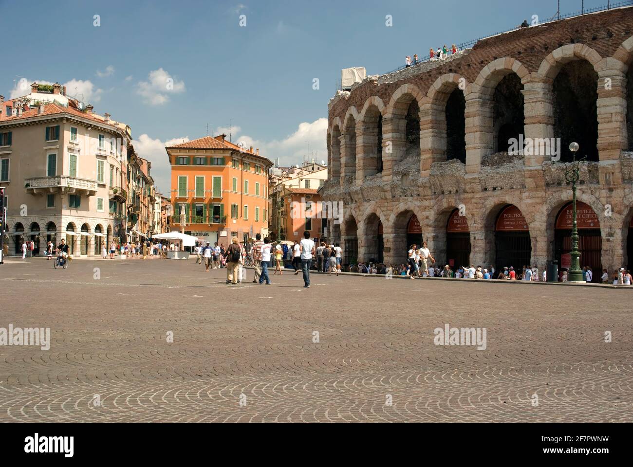 Colosseum amphitheatre ruins hi-res stock photography and images - Alamy