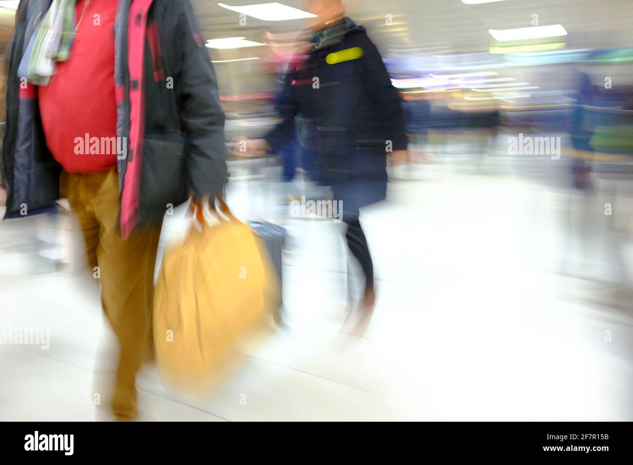 19.01.2019, Duesseldorf, Nordrhein-Westfalen, Deutschland - Menschen im Duesseldorfer Hauptbahnhof Stock Photo
