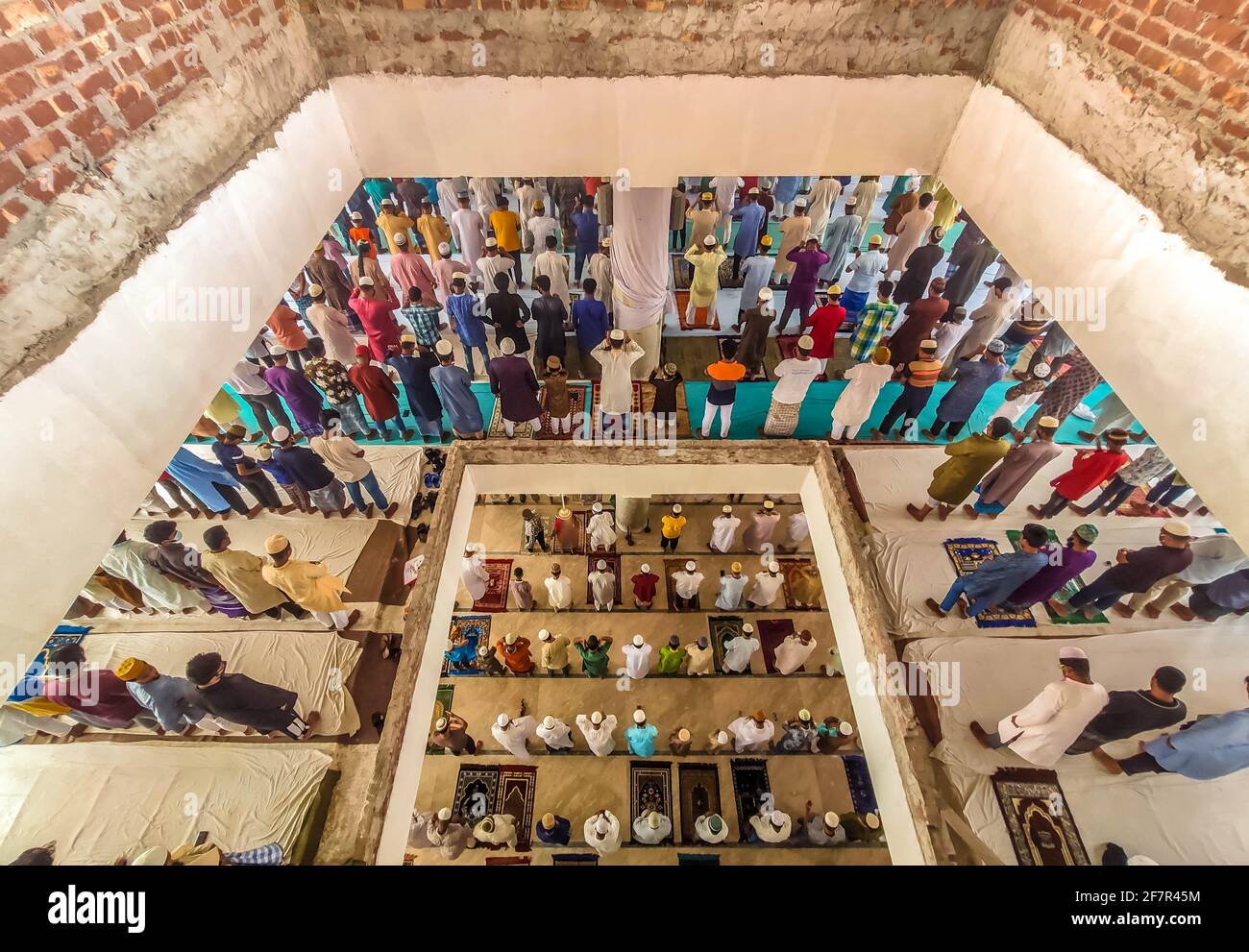 Barishal, Bangladesh. 9th Apr, 2021. Despite having a lockdown situation in Bangladesh due to an increase in the amount of Covid-19 patients and deaths everyday, people don't maintain a minimum social distance to pray their Muslim Jummah Prayer in a mosque at Barishal City. Credit: Mustasinur Rahman Alvi/ZUMA Wire/Alamy Live News Stock Photo