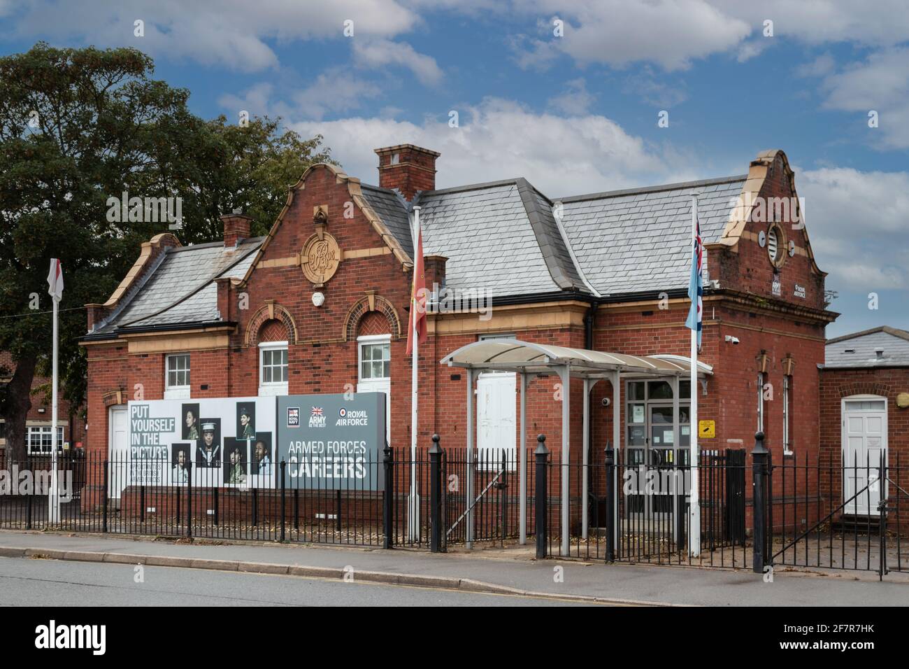 the-armed-forces-recruitment-office-in-portsmouth-uk-stock-photo-alamy