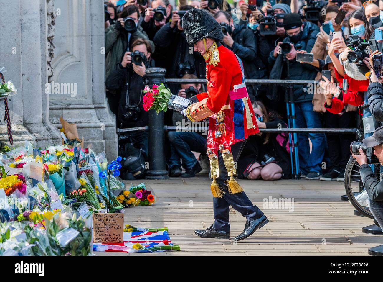 London, UK. 9th Apr, 2021. An eccentric in a fake uniform claims to be in charge of the Queens Guard as he expresses his grief and support - as Prince Philip dies at 99. Credit: Guy Bell/Alamy Live News Stock Photo