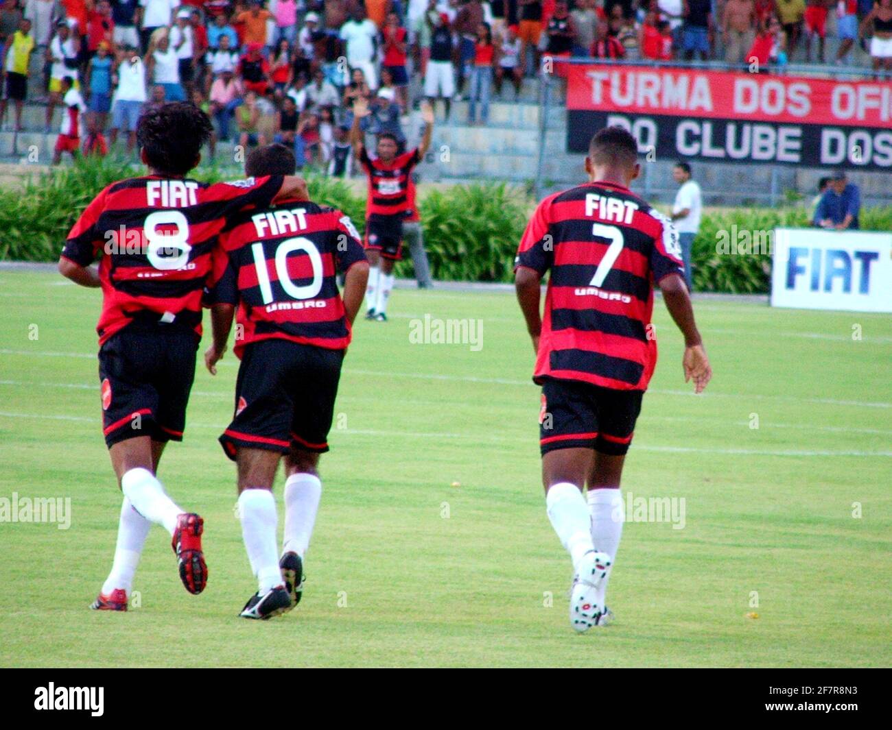 salvador, bahia / brazil - february 5, 2006: soccer players from Bahia and  Vitoria teams are seen during a match at Estadio Fonte Nova in the city of  Stock Photo - Alamy