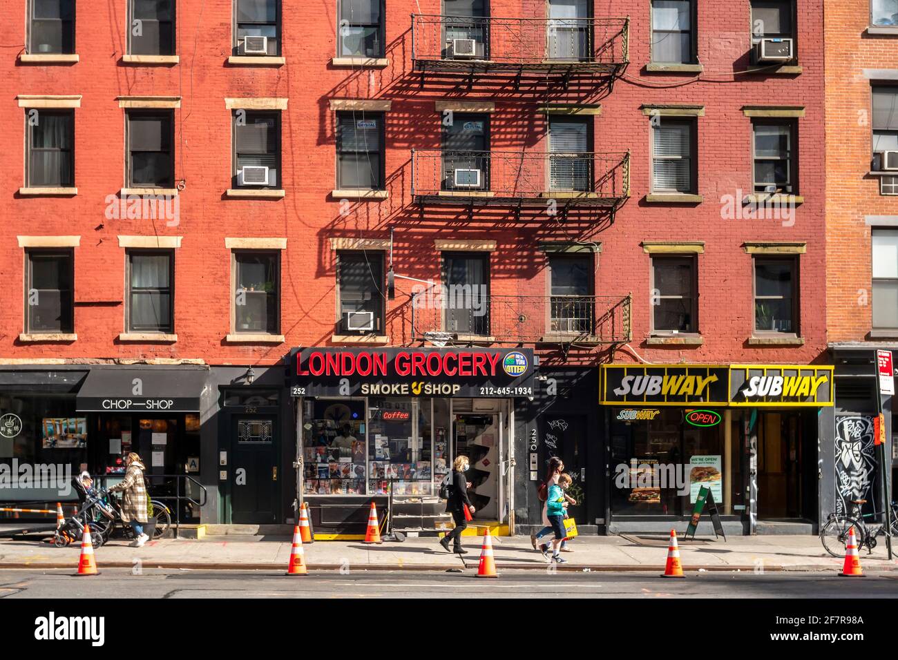 Apartment buildings and storefronts in the Chelsea neighborhood of New York on Tuesday, March 23, 2021 (© Richard B. Levine) Stock Photo