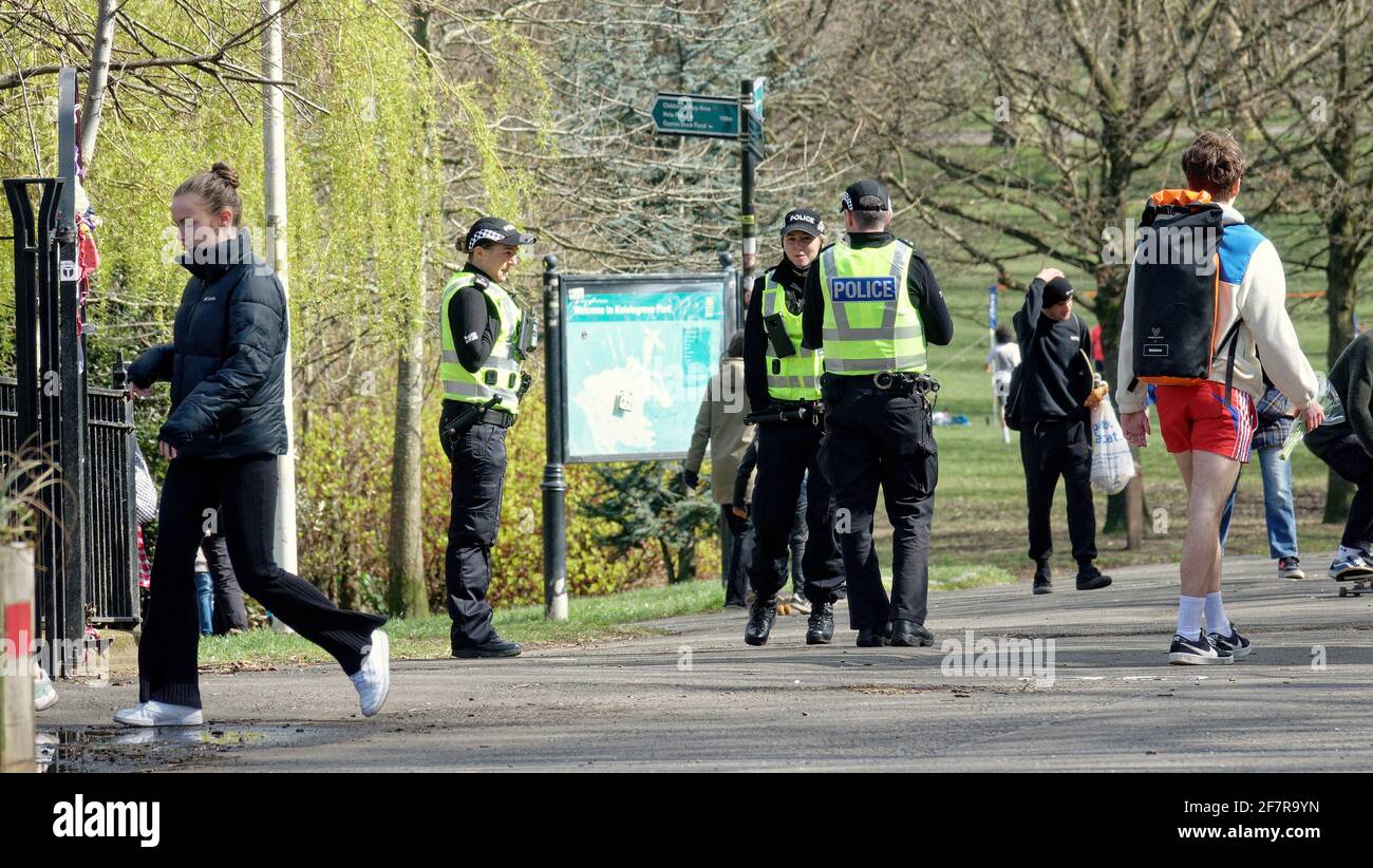 Glasgow, Scotland, UK. 9h  April, 2021. UK  Weather: Sunny day saw increasing footfall in kelvingrove park currently under the watchfull eye of the police patrolling and enforcing an alcohol ban. . Credit: Gerard Ferry/Alamy Live News Stock Photo