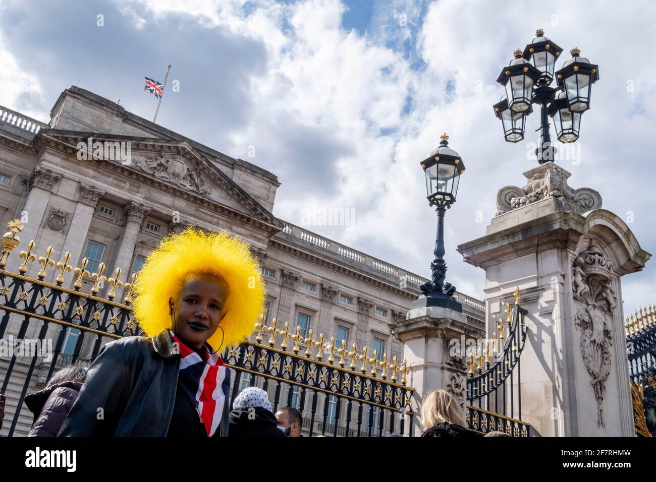 Queen yellow and prince phillip england hires stock photography and