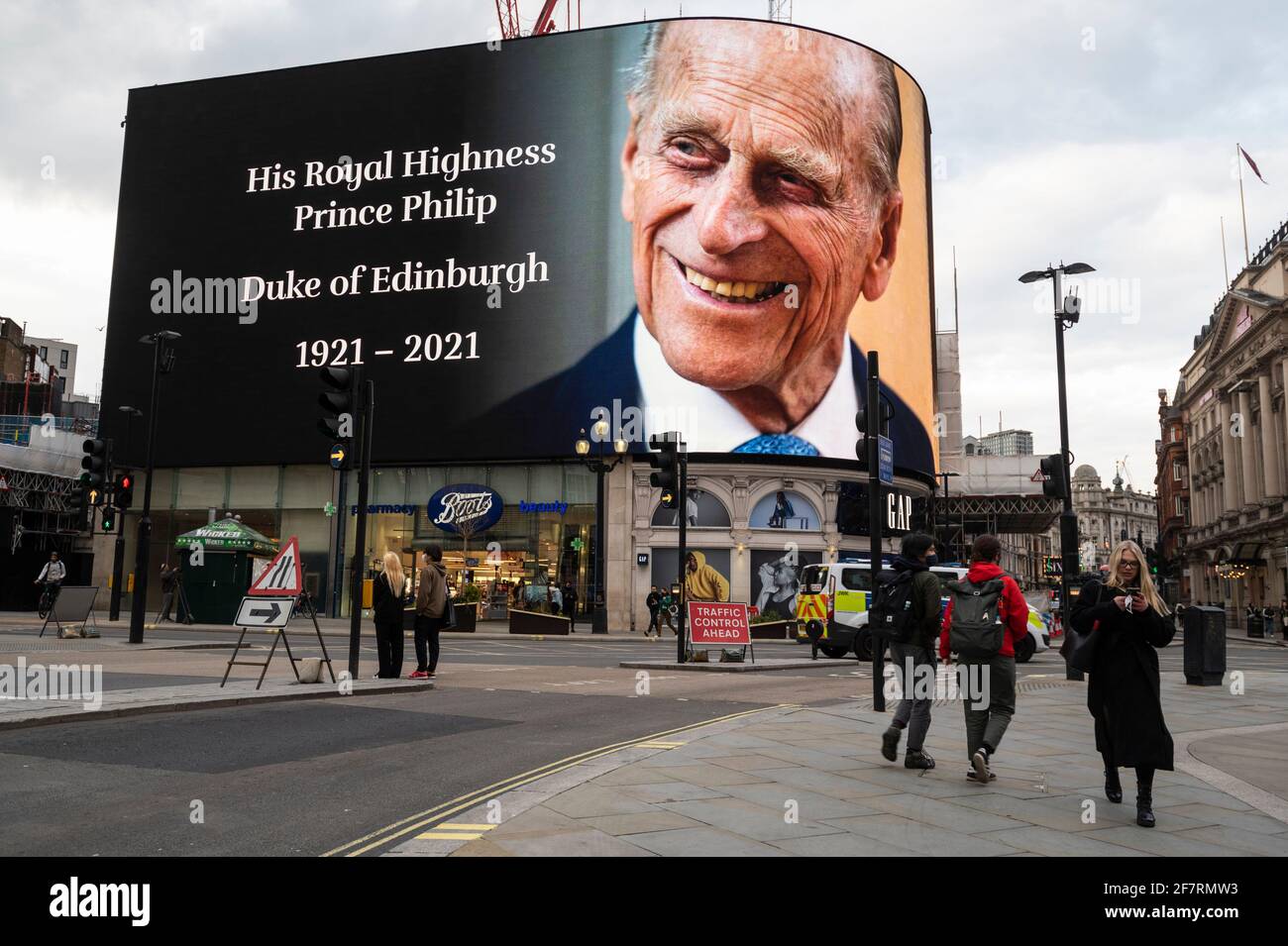 London, UK.  9 April 2021. A tribute is displayed on a digital screen in Piccadilly Circus after the death of Prince Philip, aged 99, was announced. Credit: Stephen Chung / Alamy Live News Stock Photo