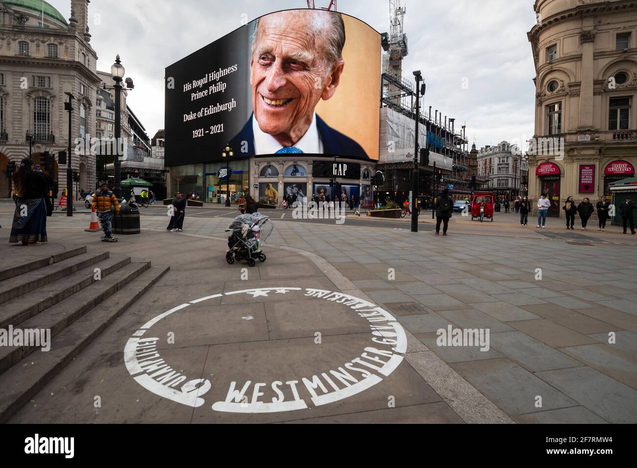 London, UK.  9 April 2021. A tribute is displayed on a digital screen in Piccadilly Circus after the death of Prince Philip, aged 99, was announced. Credit: Stephen Chung / Alamy Live News Stock Photo