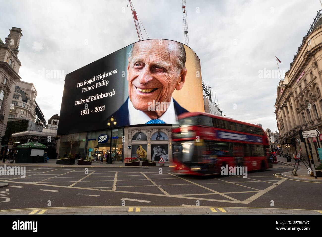 London, UK.  9 April 2021. A tribute is displayed on a digital screen in Piccadilly Circus after the death of Prince Philip, aged 99, was announced. Credit: Stephen Chung / Alamy Live News Stock Photo