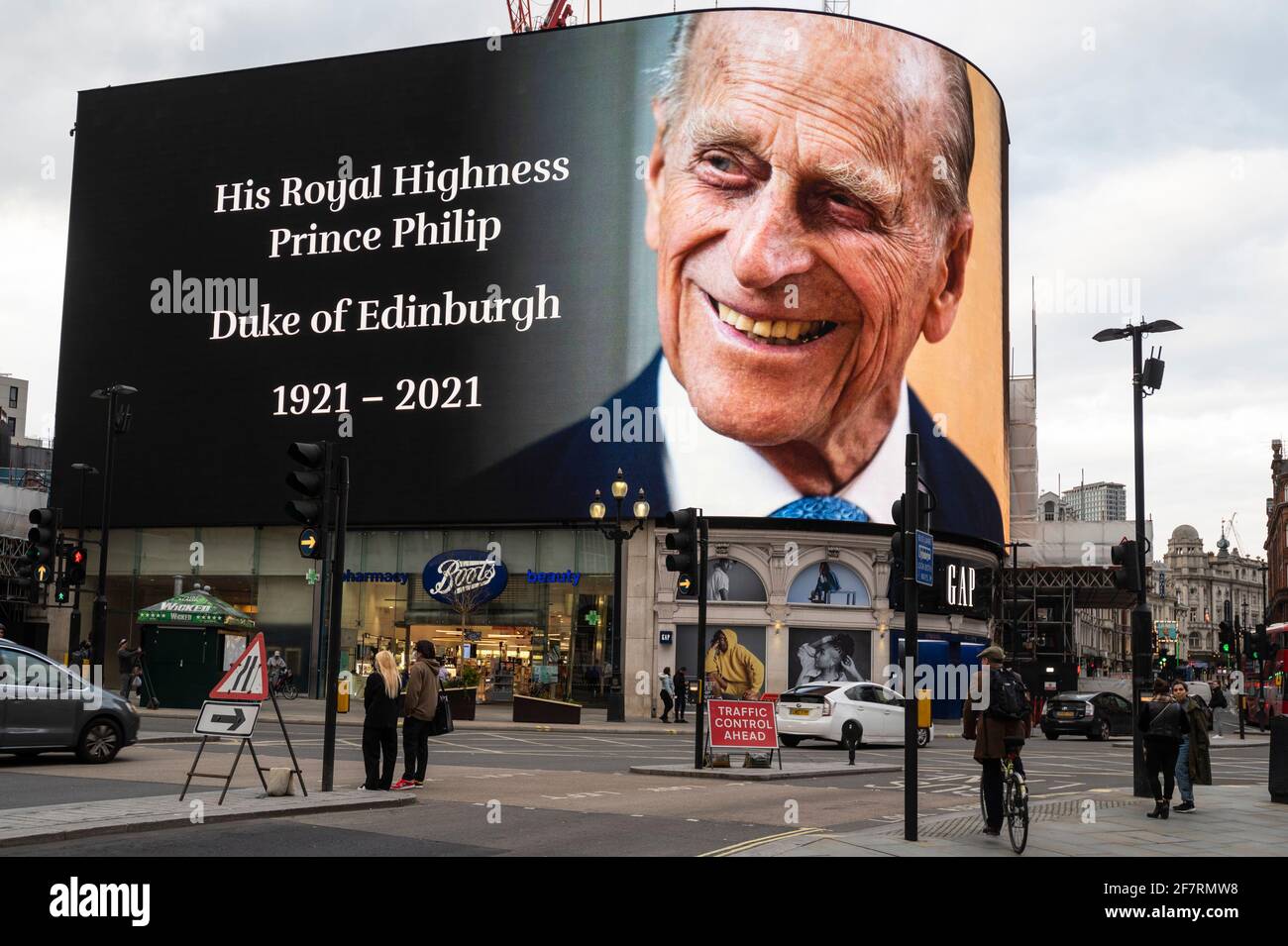 London, UK.  9 April 2021. A tribute is displayed on a digital screen in Piccadilly Circus after the death of Prince Philip, aged 99, was announced. Credit: Stephen Chung / Alamy Live News Stock Photo