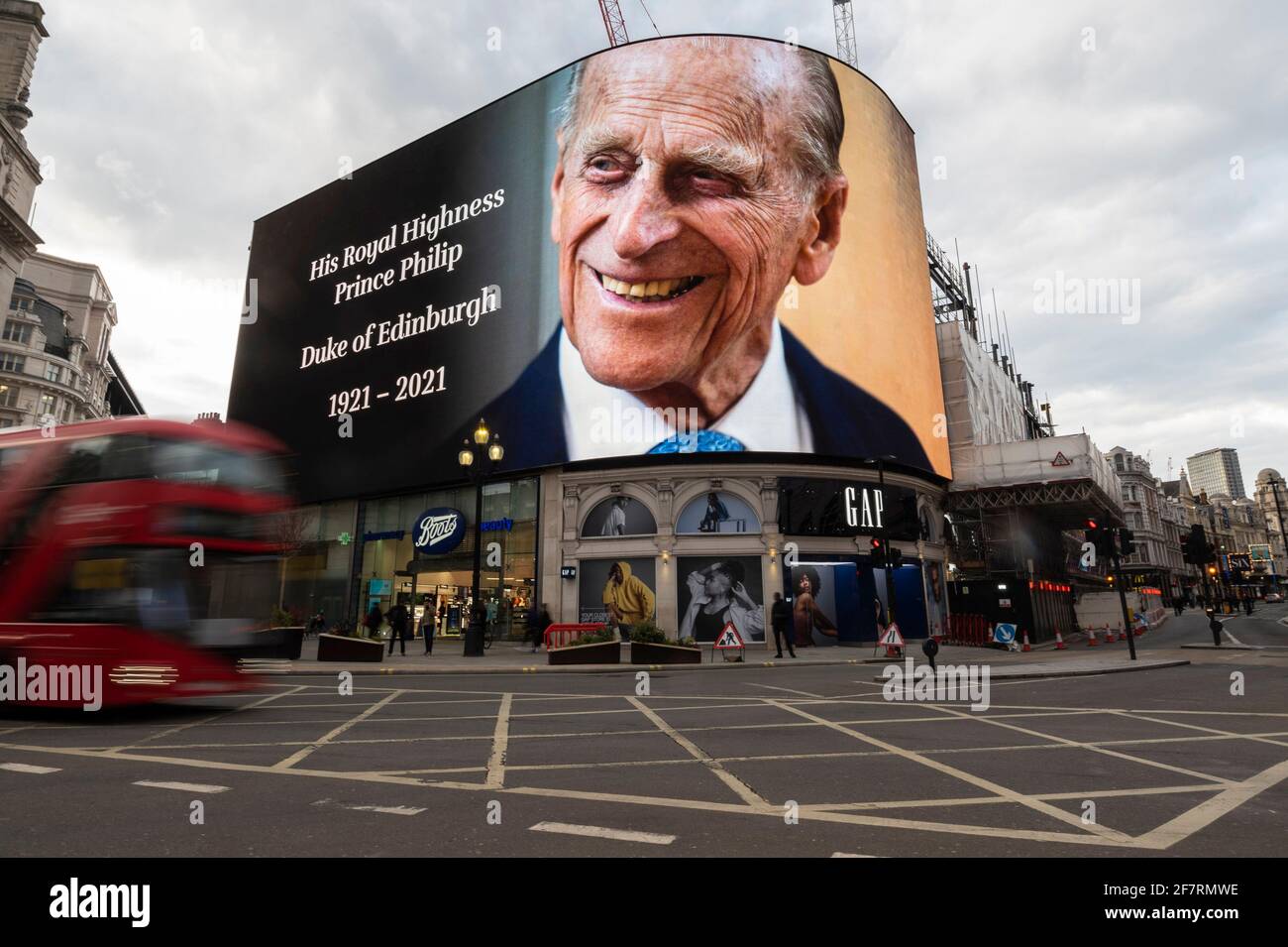 London, UK.  9 April 2021. A tribute is displayed on a digital screen in Piccadilly Circus after the death of Prince Philip, aged 99, was announced. Credit: Stephen Chung / Alamy Live News Stock Photo
