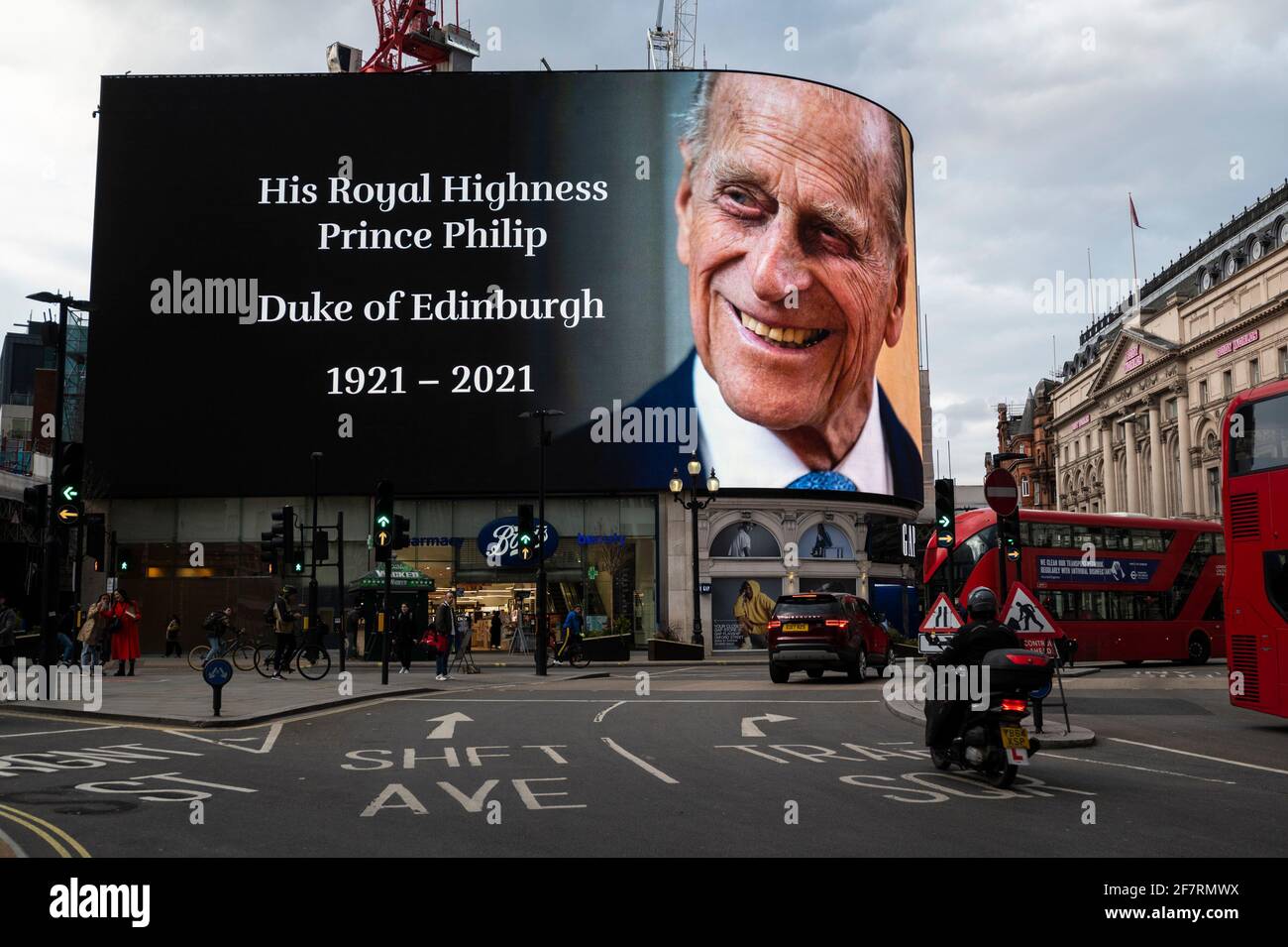 London, UK.  9 April 2021. A tribute is displayed on a digital screen in Piccadilly Circus after the death of Prince Philip, aged 99, was announced. Credit: Stephen Chung / Alamy Live News Stock Photo