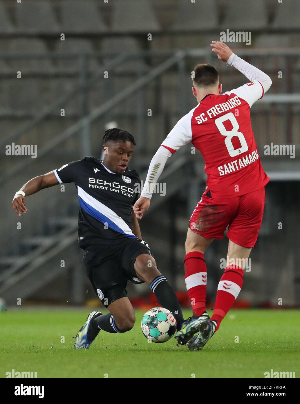 Bielefeld, Germany. 09th Apr, 2021. Football: Bundesliga, Arminia Bielefeld - SC Freiburg, Matchday 28 at Schüco Arena. #Bielefeld's Anderson Lucoqui and Freiburg's Baptiste Santamaría (r) in action. IMPORTANT NOTE: In accordance with the regulations of the DFL Deutsche Fußball Liga and the DFB Deutscher Fußball-Bund, it is prohibited to use or have used photographs taken in the stadium and/or of the match in the form of sequence pictures and/or video-like photo series. Credit: Friso Gentsch/dpa/Alamy Live News Stock Photo